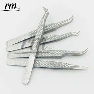 Pinzas RMI con Recubrimiento de Polvo Plateado y Punta de Diamante, Pinzas de Acero Sostenible con Ángulo de 45 Grados y Logotipo Personalizado - Product Image 3