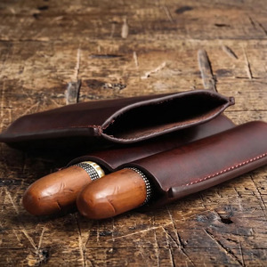 Estuche de cuero hecho a mano para cigarros con cortador integrado, estuche de transporte con cortador integrado y material de cuero genuino en venta. - Product Image 3