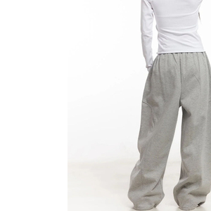 Pantalon de survêtement gris pour homme, coupe large, taille élastique avec cordon de serrage, en coton tricoté, style streetwear décontracté pour l'automne - Product Image 4