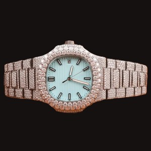 เครื่องประดับแฟชั่นฮิปฮอปแบบทำมือ ชุบทองคำขาว ประดับเพชรโมอิสซาไนต์เต็มหน้าปัดสีฟ้าทรงสี่เหลี่ยม ดีไซน์หรูหรา ได้รับคะแนนสูงสุด - Product Image 1