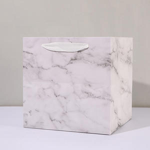 Bolsas de Regalo de Papel Kraft Cuadradas Personalizadas para Ramos de Flores con Cinta - Product Image 4