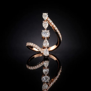 Anillo de Oro de 14 Quilates con Engaste de Diamantes en Forma de Pera y Redondos en Espiral Infinita, Chapado en Oro de 14K - Product Image 1