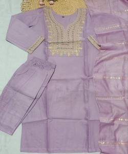 ชุดเสื้อผ้าฝ้ายปักลายสไตล์สลับสีสำหรับผู้หญิง พร้อมผ้าคลุมไหล่ สำหรับชุดแต่งงาน ชุดงานเลี้ยง ชุดพื้นเมือง รหัสสินค้า 85160 SI-348 - Product Image 3