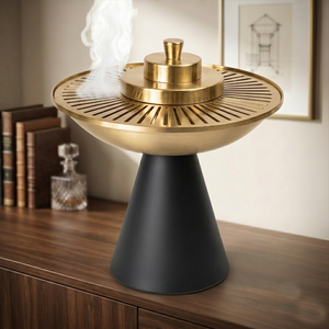 Quemador de incienso de lujo en negro mate y dorado con un diseño único con ranuras, agrega un toque de opulencia a la decoración de tu hogar. - Product Image 4