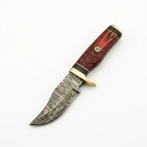 Cuchillo EDC de Hoja Fija de Acero de Damasco Hecho a Mano con Mango de Madera Pakka Roja y Empuñadura de Latón, Ideal para Caza y Bushcraft, Venta Directa de Fábrica - Product Image 1