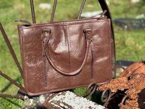 กระเป๋าโท้ทสไตล์โบโฮใหม่ หนังแท้ 100% แฟชั่นตะวันตก ลายดอกไม้แกะสลักด้วยมือ บนกระเป๋าโท้ทสีน้ำตาลเข้มสุดเก๋ - Product Image 4