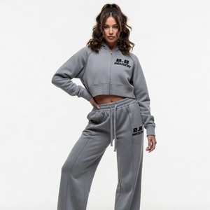 Ensemble de survêtement polaire court pour femme, style streetwear hiver premium, avec sweat à capuche zippé et pantalon, imprimé par sublimation, en tissu doux et respirant, pour équipe - Product Image 3