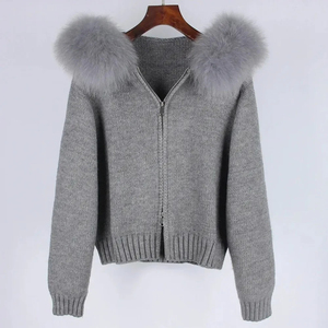 Sweat à capuche zippé en tricot pour femme avec capuche en fourrure de renard, couleur unie, manteau d'hiver à manches longues, longueur standard, vêtement d'extérieur chaud - Product Image 4