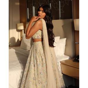 Hermosos Conjuntos de Lehenga Choli para Mujer Talla 2XL para Fiestas con Bordado de Hilo - Product Image 3