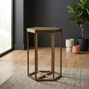 Table d'appoint hexagonale moderne en laiton avec base géométrique, mobilier de salon contemporain, design décoratif avec structure en métal - Product Image 3