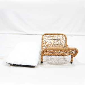Cama para Mascotas de Ratán, Sofá Curvo para Gatos, Casa Tejida para Mascotas con Cojín de Piel Blanca para Uso en Interiores - Product Image 6