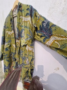 Chaqueta Kimono de Terciopelo con Estampado de Selva Verde, Abrigo Largo para Mujer, Bata de Lujo Hecha a Mano, Ropa de Abrigo de Invierno - Product Image 4