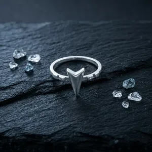 Bijoux élégants pour femmes, plaqué argent 18 carats, laiton, style tendance unique, modèle en forme de flèche, bagues statement, bijoux minimalistes à la mode - Product Image 5