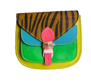 La Bolsa de Viaje Bohemia Definitiva para Todas las Estaciones, un Bolso Mensajero Ecológico Hecho a Mano en Cuero Genuino Reciclado - Product Image 2