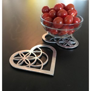Sous-plat en acier inoxydable en forme de cœur, design moderne, résistant à la chaleur - Product Image 1