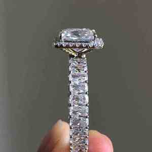 Bague pour femme en argent sterling 925 plaqué rhodium, sertie pavé, avec moissanite taille brillant 3 carats, certifiée GRA, vente en gros - Product Image 3