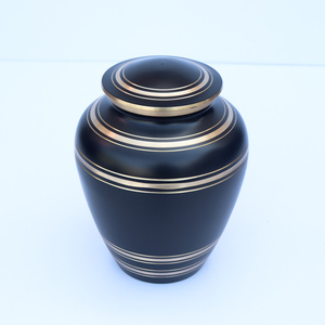 Urnes funéraires modernes en laiton de qualité supérieure, fabriquées à la main, pour cendres humaines. Urne noire avec bandes dorées. Urnes personnalisées pour cendres d'adultes. - Product Image 4