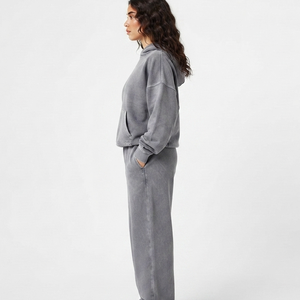 Conjunto de Sudadera con Capucha y Pantalones Deportivos de Felpa Gris con Logotipo Bordado, Estilo Casual y Holgado de 2 Piezas para Mujer - Product Image 6