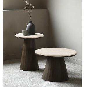 Mesa Auxiliar de Aluminio de Alta Calidad, Mueble de Primera Calidad con Detalles Metálicos, Mesa Otomana para Sala de Estar, Hogar u Hotel, en Latón - Product Image 3