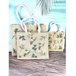 Bolsa de Yute con Patrón Geométrico de Excelente Calidad para Llevar Comestibles y Vegetales, Disponible a Precio de Exportación - Product Image 1