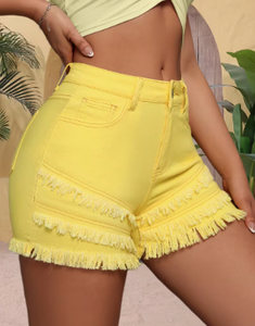 Shorts en jean jaunes taille haute pour femme avec franges – Idéal pour l'été et les tenues décontractées - Product Image 3
