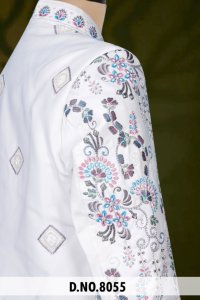 Conjunto Indo-Occidental Étnico para Hombre con Bordado de Lentejuelas Multicolor, Tela TR Lachko y Codificación de Cuentas - Product Image 6