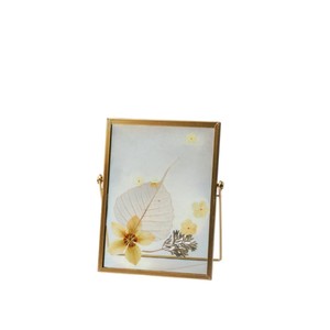 Cadre photo flottant créatif en métal et double verre, style antique, en laiton doré et verre, avec support chevalet pour bureau - Product Image 2