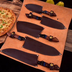 Juego de cuchillos de cocina de estilo nuevo, hechos a mano, con hoja de acero, 5 piezas, con funda de cuero para transportarlos. - Product Image 1