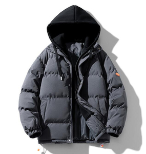 Parka de invierno para hombre al por mayor, personalizada, informal, con relleno de plumón, cierre de cremallera y embalaje en tambor. - Product Image 3