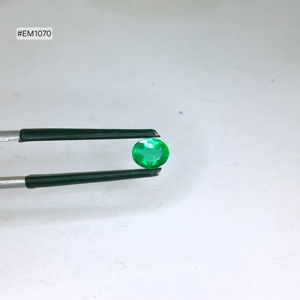 Venta al por mayor de piedras preciosas sueltas de esmeralda ovalada de Zambia de grado 3A, 6.10x5.10x3.40mm, 0.64ct, para joyería fina y de diseñador. - Product Image 1