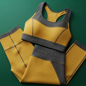 Conjunto Deportivo para Mujer, Color Amarillo Mostaza Sólido con Logotipo Frontal, Bra Deportivo y Leggings de Cintura Media para Yoga, Gimnasio, Fitness y Entrenamiento - Product Image 6
