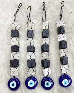 Amuleto protector de ojo turco con cuentas de piedra de colores variados para colgar en puertas y coches - Product Image 1