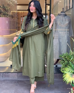 Ensemble Kurti traditionnel en soie Chanderi avec broderie, coupe ample, longueur au sol, pour mariage, pour femmes - Product Image 1