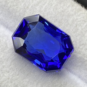 Pierre de Tanzanite Naturelle Certifiée, Couleur Bleu Royal Riche, Coupe Octogonale Radiante, avec une Couleur Exceptionnelle, Zoisite Naturelle, 8,17 Carats - Product Image 1