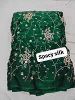Tissu d'embroidery Spacy : des points de broderie dans la solitude, la beauté dans les espaces respirants, broderie premium Spacy.