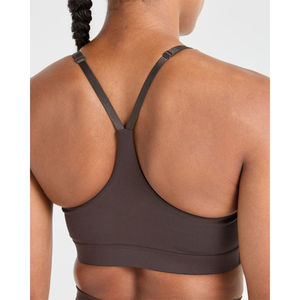 Nuevo sujetador deportivo personalizado y cómodo con detalle fruncido en el centro, tirantes delgados y de alto impacto, lo último en sujetadores deportivos para mujer. - Product Image 3