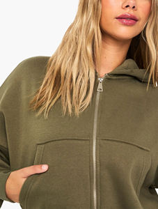 Sudadera con Capucha y Cierre de Cremallera para Mujer, Color Verde Oliva, con Logotipo de Llama en el Bolsillo Delantero, Estilo Casual para Otoño, Corte Corto - Product Image 6