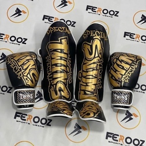 Ensemble de sparring Black&Golden Twins, nouveaux gants de boxe professionnels de qualité supérieure, fabriqués sur mesure, pour l'entraînement et le sparring, vente en gros - Product Image 1