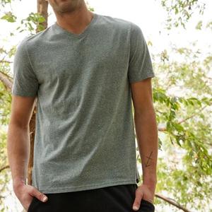 T-shirt unisexe pour homme de haute qualité, 210 g/m², manches courtes, 100 % coton, col en V, coupe ajustée, séchage rapide, écologique, logo personnalisé sur le devant, blanc - Product Image 5
