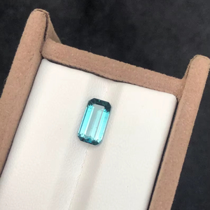 Turmalina Azul Natural, Gema de 1.90 Quilates, Cristal Suelto Genuino de Alta Calidad para Joyería, Venta al Por Mayor - Product Image 1