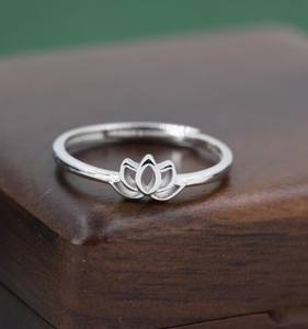 Anillo de Plata de Ley con Flor de Loto Pequeña, Talla Ajustable, Anillo Delicado con Flor de Loto - Product Image 6