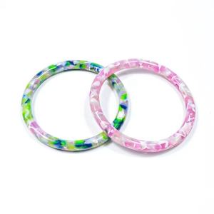 Ensemble de bracelets en résine haut de gamme faits à la main |   Bracelets en résine transparente et colorée de luxe |   Bijoux de mode élégants et modernes - Product Image 1