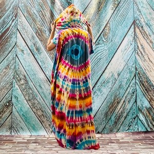 Robe de soirée moderne chaude détendue profonde col en V fait à la main Tie Dye Trendy Summer Resort Wear Robe de soirée Boho Beach Kaftan kimono - Product Image 1