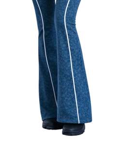Ensemble de yoga deux pièces bleu pour femme : haut court zippé et pantalon évasé taille haute avec surpiqûres contrastées – Tenue de fitness et de sport – Fabricant sur mesure OEM - Product Image 4
