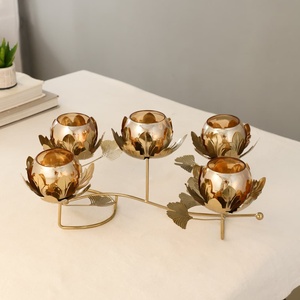 Candelabro Floral de Aluminio Golden Heritage con Cinco Portavelas, Hecho a Mano y Ecológico, Duradero para Actividades Religiosas - Product Image 3