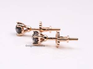 Boucles d'oreilles à clous en diamant |   Paire de boucles d'oreilles solitaires |   Boucles d'oreilles en diamant taille brillant |   Boucles d'oreilles minimalistes de style bohème plaquées or - Product Image 6