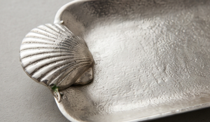 Plateau en argent contemporain minimaliste, texture sculpturale, objet d'art pour la cuisine et la salle à manger - Product Image 4