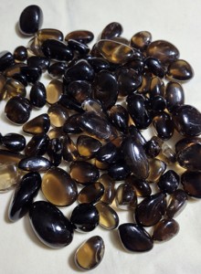 Pierres roulées en quartz fumé naturel de qualité supérieure pour la décoration, le Feng Shui, le Reiki, la méditation, en gros. - Product Image 4