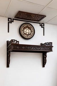 Autel bouddhiste mural en bois de chiuliu. - Product Image 6