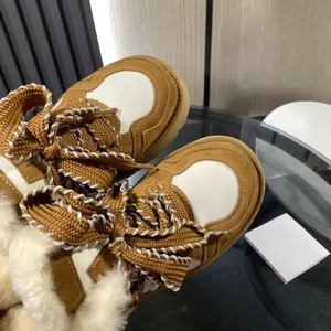 รองเท้าบูทหิมะผู้หญิงแบบคลาสสิก ดีไซน์หรูหรา กันน้ำ ระบายอากาศได้ดี แฟชั่นทันสมัย อุ่นสบาย บุด้วยขนสัตว์ หนังแท้ สวมใส่สบาย ระดับข้อเท้า - Product Image 5